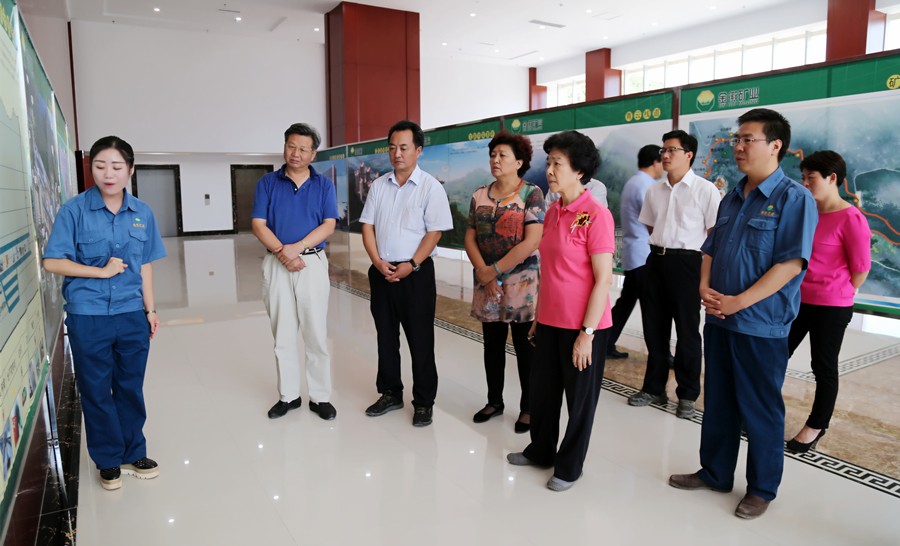 1-2015年8月，全國(guó)政協(xié)副主席、中國(guó)科學(xué)院院士王志珍一行蒞臨金徽股份調(diào)研。.jpg